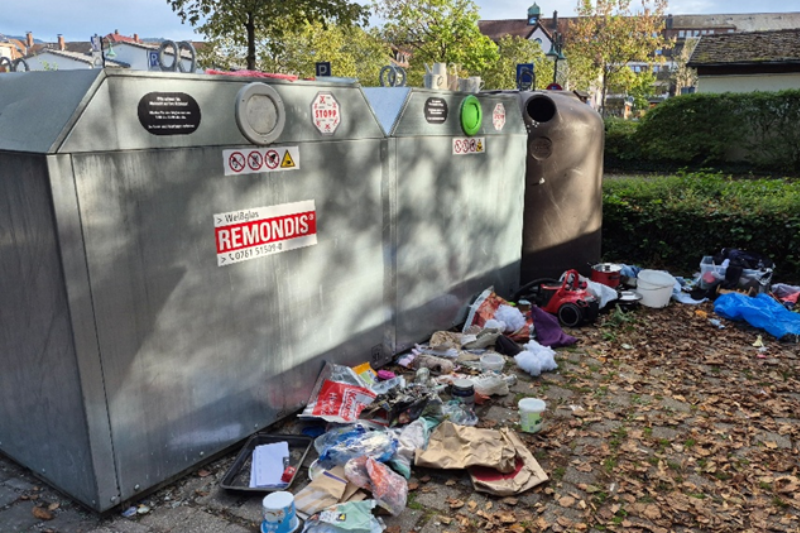 Verschmutzung an Sammelcontainern